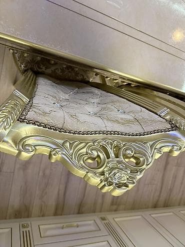 Ремонт и строительство: Продаю стол со стульями на 12 персон,дерево орех,крашеный в золотой — 6