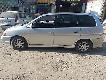 вмятина: Toyota Gaia: 2001 г., 2 л, Автомат, Бензин, Минивэн — 5