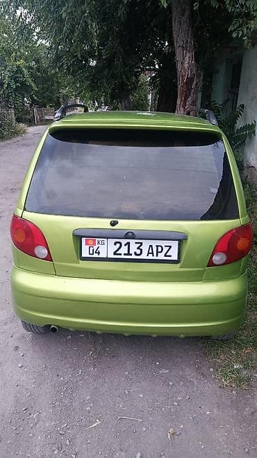 r17 225: Автомобиль компакт-класса хэтчбек, 5 дверей, зелёный цвет. Киргизские — 5