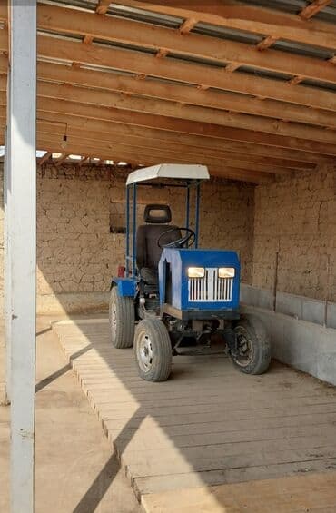 набор инструментов: Минитрактор самодельной компоновки, мотор 13 лошадиных силь, с объёмом — 2