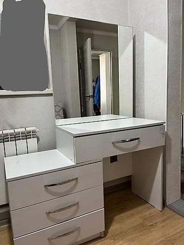 Туалетный столик, Б/у, Со шкафом, цвет - Белый