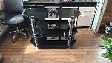 office table: Стойка/тумба под ТВ и аппаратуру, черное стекло. - Материал — 1