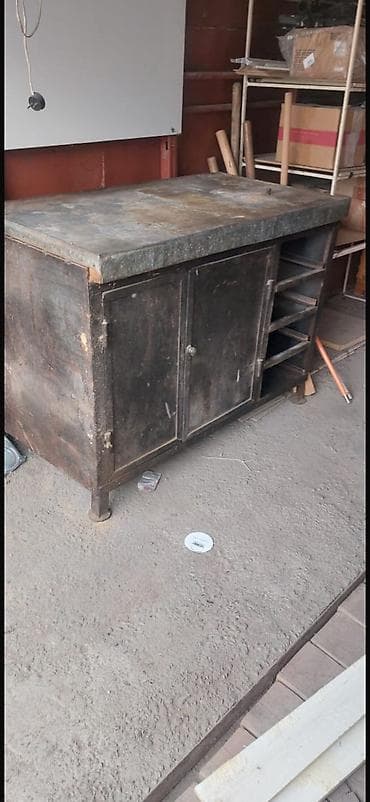 стамески: Продается срочно слесарный стол) . Находиться в районе Баят. С — 1