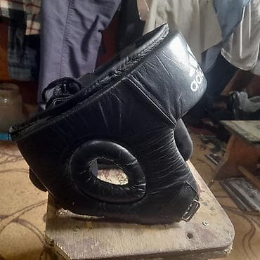 Боксерский шлем Adidas, черный. - Назначение: защита головы для