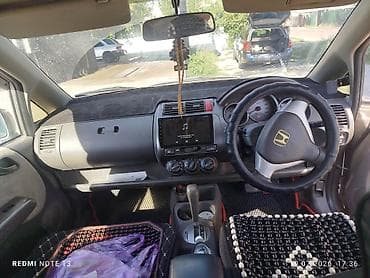 Honda Fit: 2004 г., Автомат, Бензин, Хэтчбэк — 6