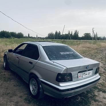 Унаа сатуу: BMW 3 series: 1990 г., 1.8 л, Кол менен иштөөчү, Бензин, Седан — 3
