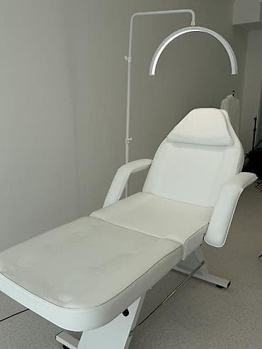процедурный столик медицинский: Косметологическая/процедурнаяг кушетка с подлокотниками и — 2