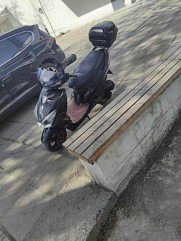 cvt: Скутер 50 см³ (визуально класс 49–50сс), городской, черный. Основные — 2