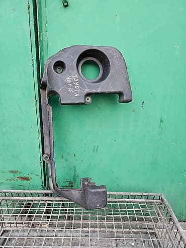 Крышка двигателя декоративная Toyota Yaris 1.3 Оригинал б/у