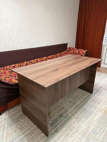 Компьютерные столы: Письменный/рабочий стол в классическом прямоугольном формате. - — 2