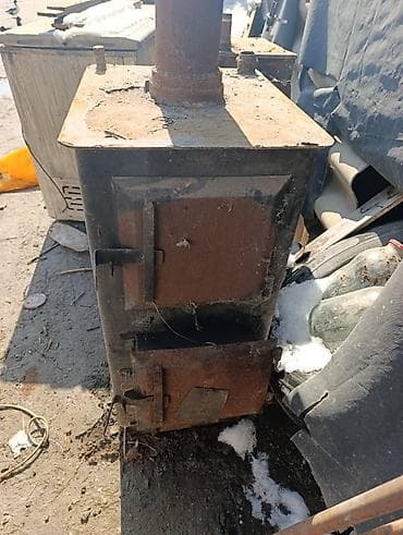 Печь-буржуйка металлическая с дымоходным патрубком бак для бани 8000