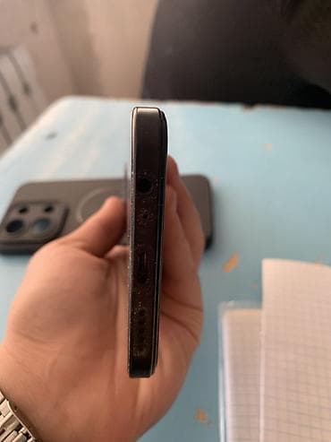 телефон игравой: Смартфон с каплевидным вырезом под фронтальную камеру и большим — 5