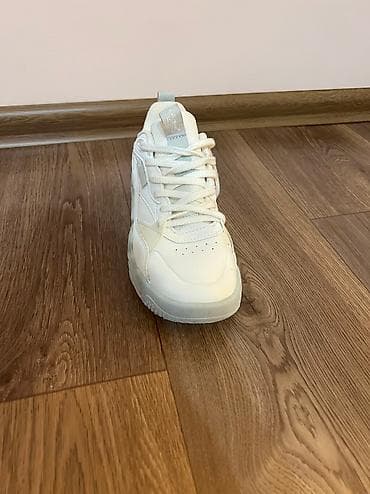 Кроссовки и спортивная обувь