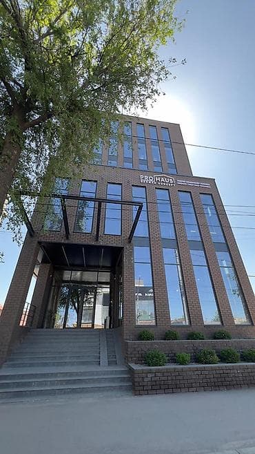 Предлагается просторное помещение в здании торгового дома премиальной