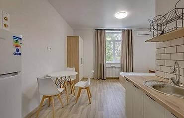 кызыл кия кыз: Студия с современной отделкой и мебелью - Планировка: единое — 1