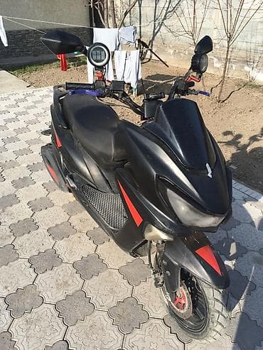 моторолер муравей: (визуально — спортивный стайл, черный с красными вставками) — 2