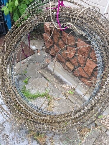 Продаю колючая проволока Егоза для забора б/у, примерно 30 м в наличии