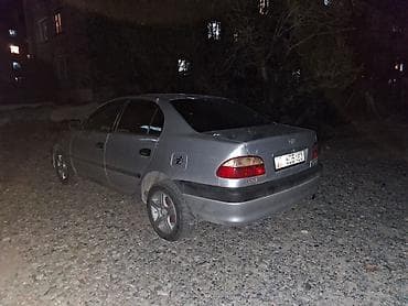 honda jaaz: Toyota Avensis: 2001 г., 1.6 л, Механика, Седан — 1