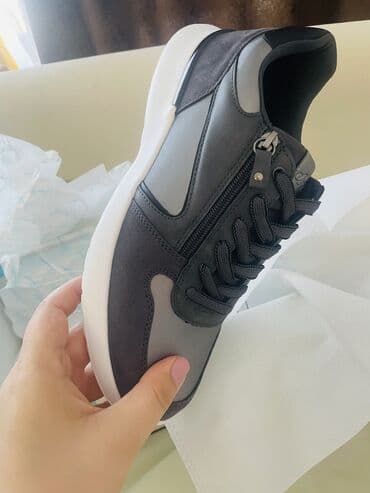 шуба на прокат: Новые! Классные кроссовки, но ошиблись с размером. Размер 41 — 2