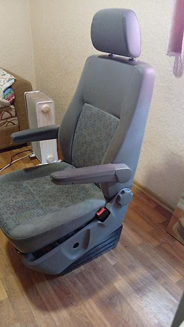 Отургучтар: Автобус орундугу, Кездеме, Mercedes-Benz — 1