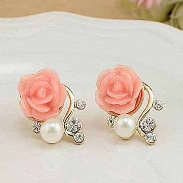 пышное фатиновое свадебное платье: Очаровательные серьги У Г с цветочным акцентом ✨ Добавьте нежности — 6