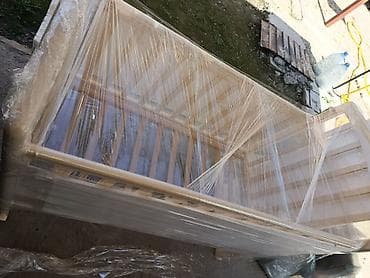 small table: Детская кроватка из дерева - Классическая конструкция с реечными — 1