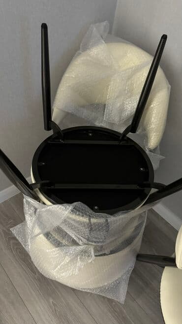 стол и четыре стула: Продаются новые стулья 4 штуки! За 4 штуки прошу 9 тысяч Шикарного — 3