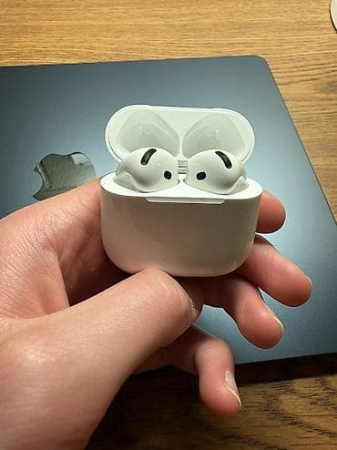 AirPods 4, качественная реплика. Есть царапины на корпусе