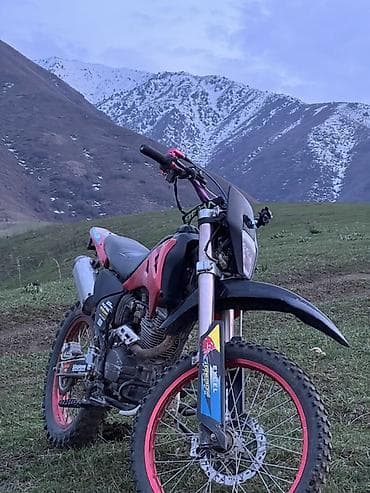 Эндуро/кросс мотоцикл 250 см³ (ориентировочно). - Воздушно- или