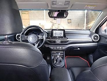 торг у капота: Kia K3: 2020 г., 1.6 л, Автомат, Бензин, Седан — 8