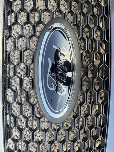 радиятор: Решетка радиатора Ford 2020 г., Новый, Оригинал — 2