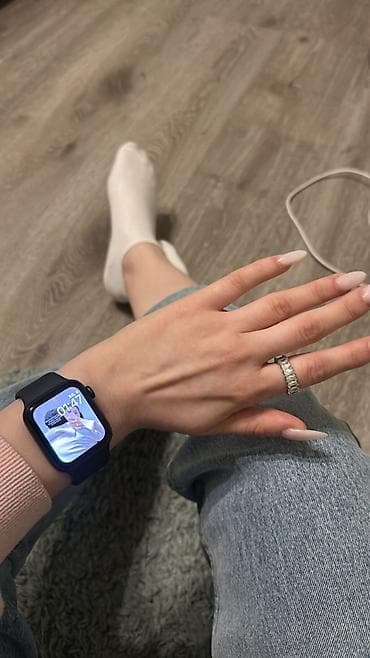 Детские смарт-часы: Apple Watch с прямоугольным дисплеем и синим спортивным ремешком — 2