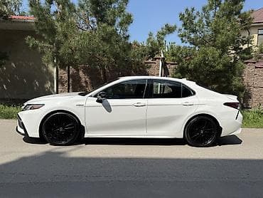 миша: Toyota Camry: 2021 г., 2.5 л, Автомат, Гибрид, Седан — 4