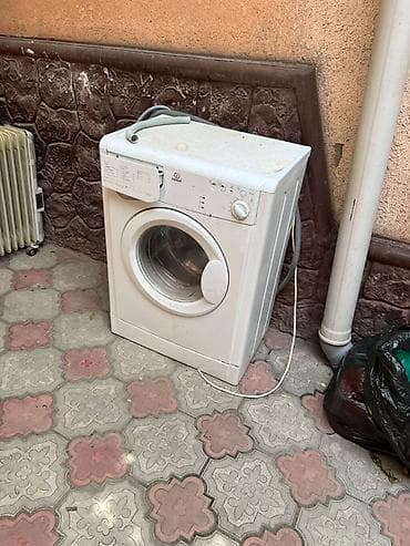 Мебель: Продается набор предметов для дома: 1) Двухстворчатый деревянный шкаф — 3