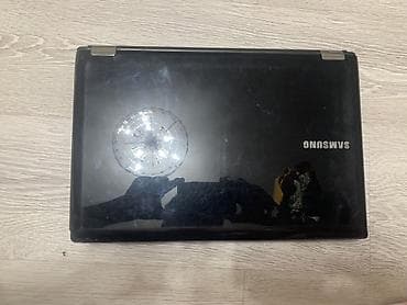 Ноутбук Samsung (серия с классической глянцевой крышкой и серебристыми — 2