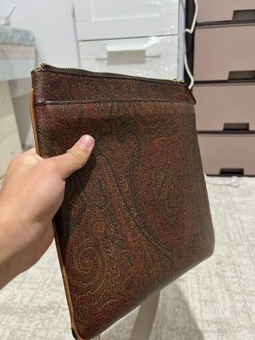 сумку кошелек на пояс: Продаю барсетку Etro оригинал 
Пишите или звоните только ватсапп — 2