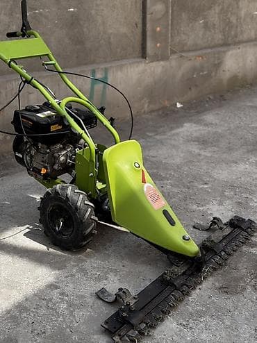 Бензиновая сегментная косилка (мотокосилка) с шинами повышенной