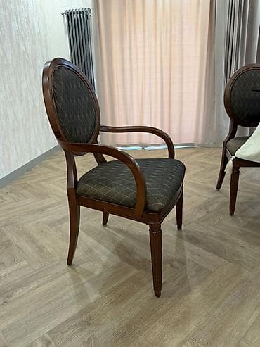 Эмерек: Зал үчүн отургуч, Колдонулган, Жыгач — 1
