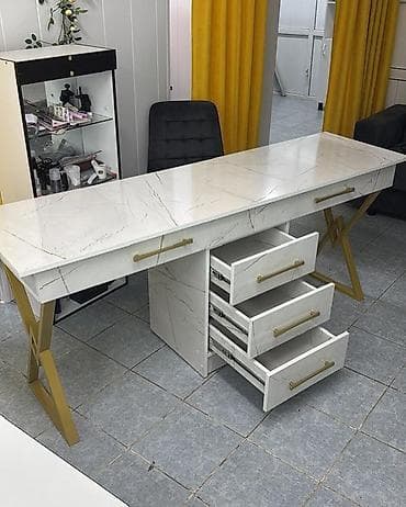 стол для визажистов: Продаются Стол рабочий/маникюрный с мраморным эффектом и золотистыми — 4