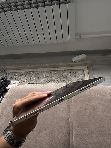 Планшеты: Планшет, Apple, память 256 ГБ, 10" - 11", Wi-Fi, Б/у, Классический цвет - Белый — 6