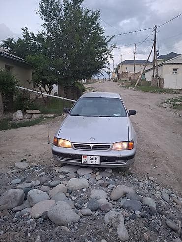 таёта раф 4: Toyota Carina E, седан, серебристый цвет. Кузов: - 4 двери — 3