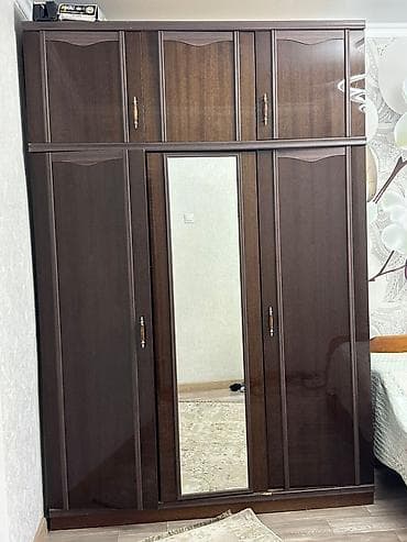 спальна: Спальный гарнитур из массива/шпона в классическом стиле Состав: - — 2