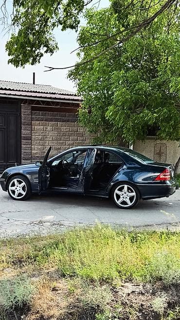 решетки мерс: Mercedes-Benz C-Class: 2001 г., 3.2 л, Автомат, Бензин, Седан — 4