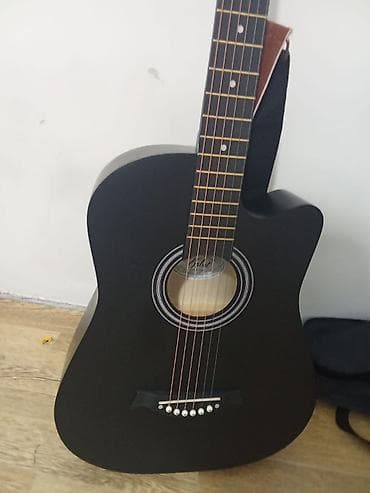 Ассаламу алейкум срочно продаю гитару за 2500 сом новый