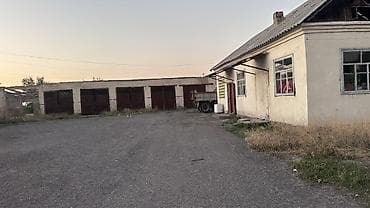 Нежилой объект с хозяйственным двором и блоком гаражей Описание: - — 2