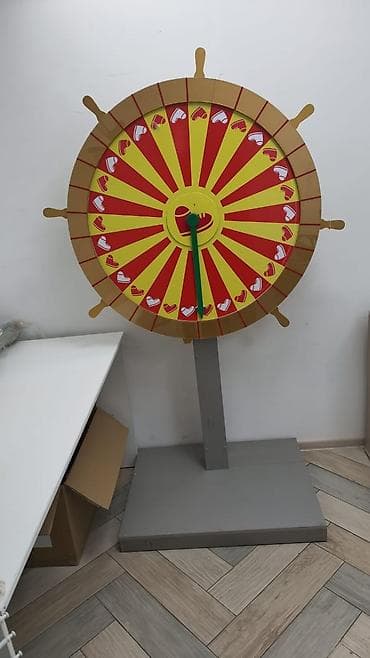 Игровое колесо фортуны на стойке. Высота 180 см, диаметр колеса 100