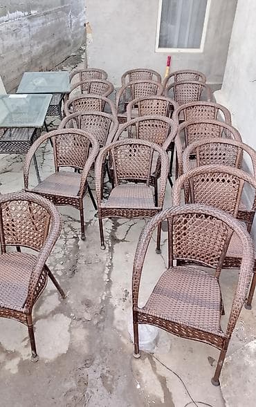 с мебелью: Ротанг 6 столов 26 стульев не большой торг на месте — 1