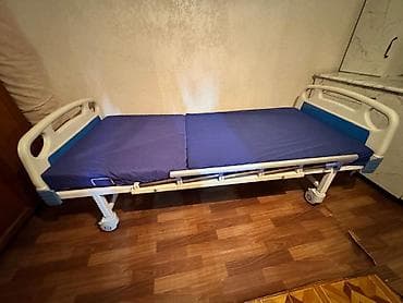 Медицинская мебель: Функциональная медицинская кровать на колесах с матрасом. Основные — 1