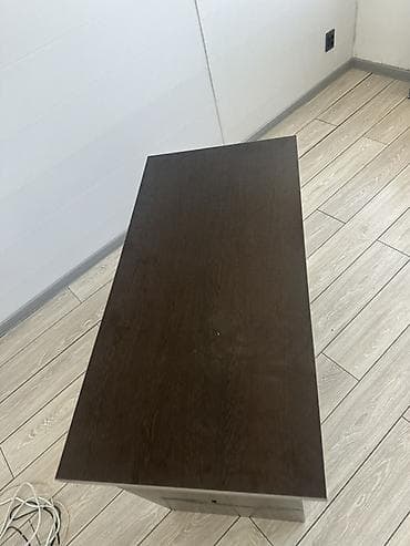 письменные стол: Письменный/рабочий стол из ЛДСП, цвет темный венге с серой кромкой. - — 2