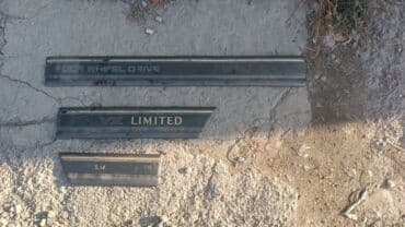 Накладка на дверь Передняя левая Toyota, Б/у, Оригинал at lalafo.kg Накладка на дверь Передняя левая Toyota, Б/у, Оригинал